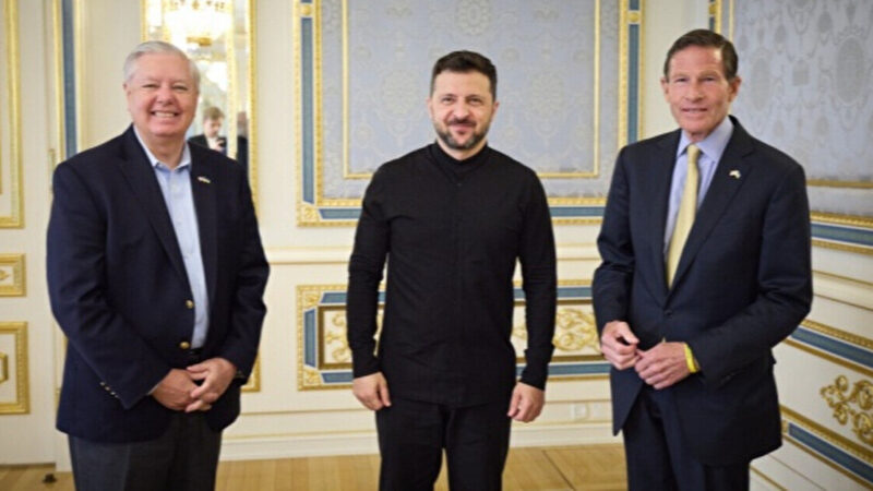 Зеленський зустрівся з сенаторами США, які просувають “розгромні” санкції проти РФ