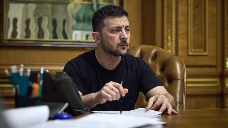 Зеленський підписав закон про виплати сім’ям загиблих добровольців