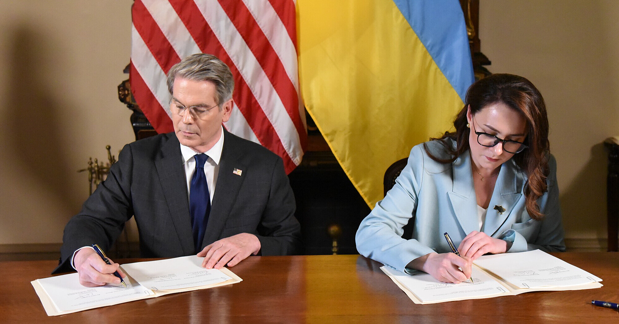 Україна та США підписали угоду про копалини: основні положення