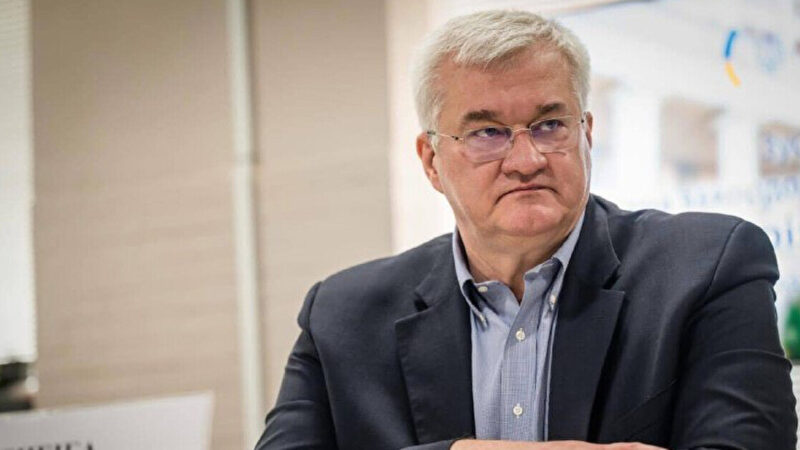 Україна висилає двох угорських дипломатів у відповідь на дії Угорщини
