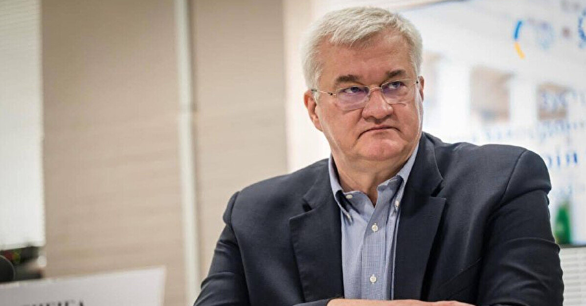 Україна висилає двох угорських дипломатів у відповідь на дії Угорщини