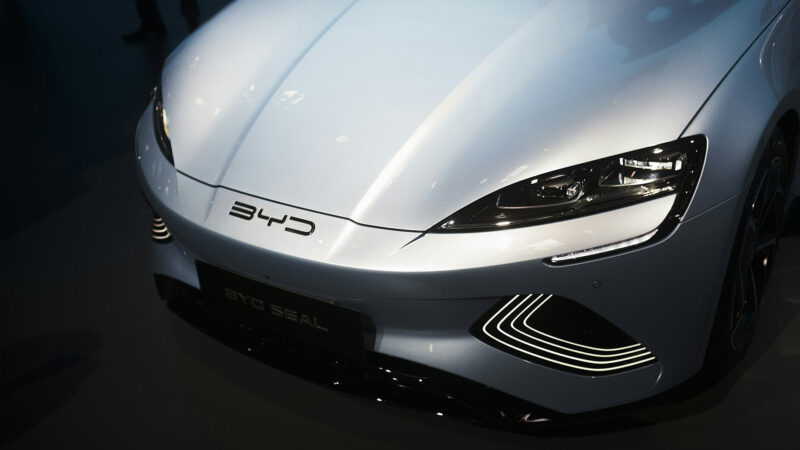 Акції BYD обвалилися після великих знижок на свої авто