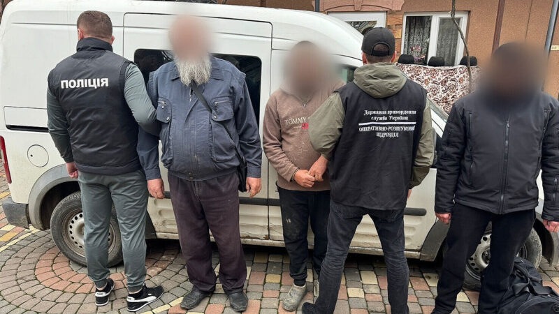На Закарпатті двох служителів УПЦ МП підозрюють у переправленні чоловіків за кордон