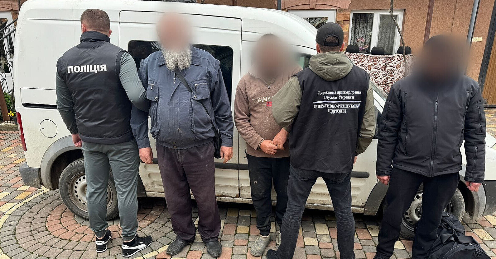 На Закарпатті двох служителів УПЦ МП підозрюють у переправленні чоловіків за кордон