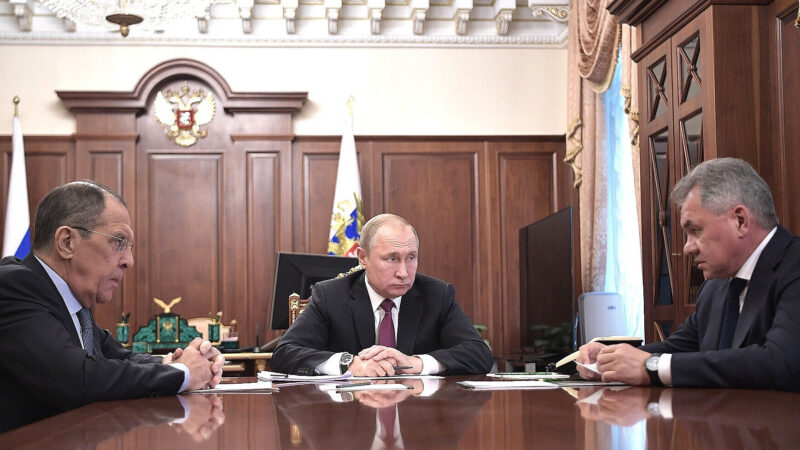 Британська розвідка пояснила, чому Путін оточує себе людьми старшого віку