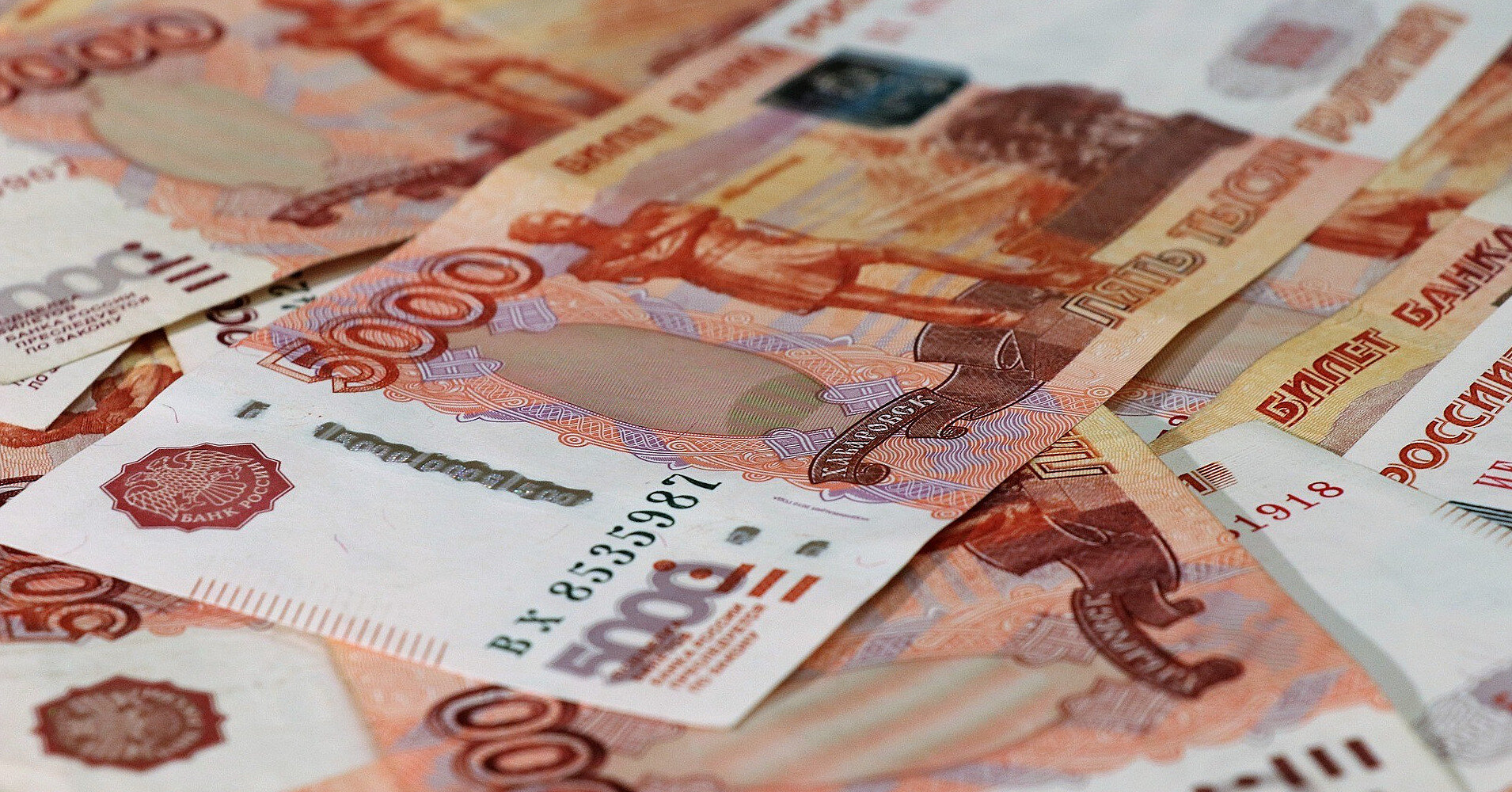 Рубль досяг максимуму за два роки на тлі можливих переговорів з Україною