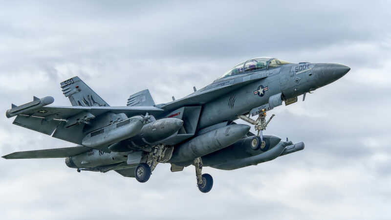 У Фінляндії розбився винищувач F/A-18: пілот катапультувався
