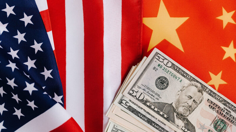 Китай підтвердив можливість відновлення торгового діалогу зі США