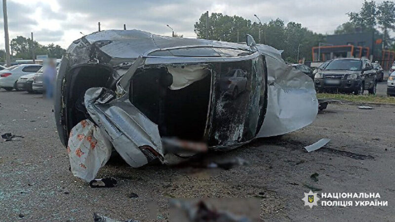 У Полтаві авто влетіло в паркування: постраждали п’ятеро людей, пошкоджено машини