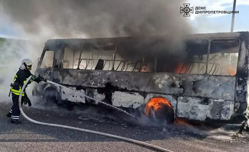 На трасі «Бориспіль-Дніпро-Запоріжжя» спалахнув рейсовий автобус