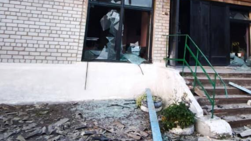 Ворог скинув КАБ на освітній заклад у Дніпропетровській області: подробиці