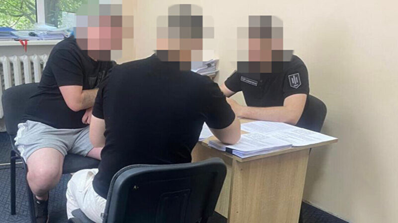 Комбат незаконно виплатив підлеглим майже 1 млн грн “бойових” – ДБР