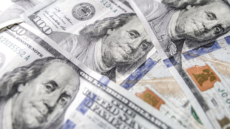 Песимізм інвесторів щодо долара США досяг двадцятирічного максимуму