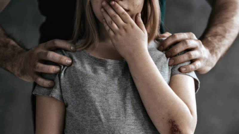 66-річного мешканця Дніпра засудили до 13 років за зґвалтування малолітньої доньки