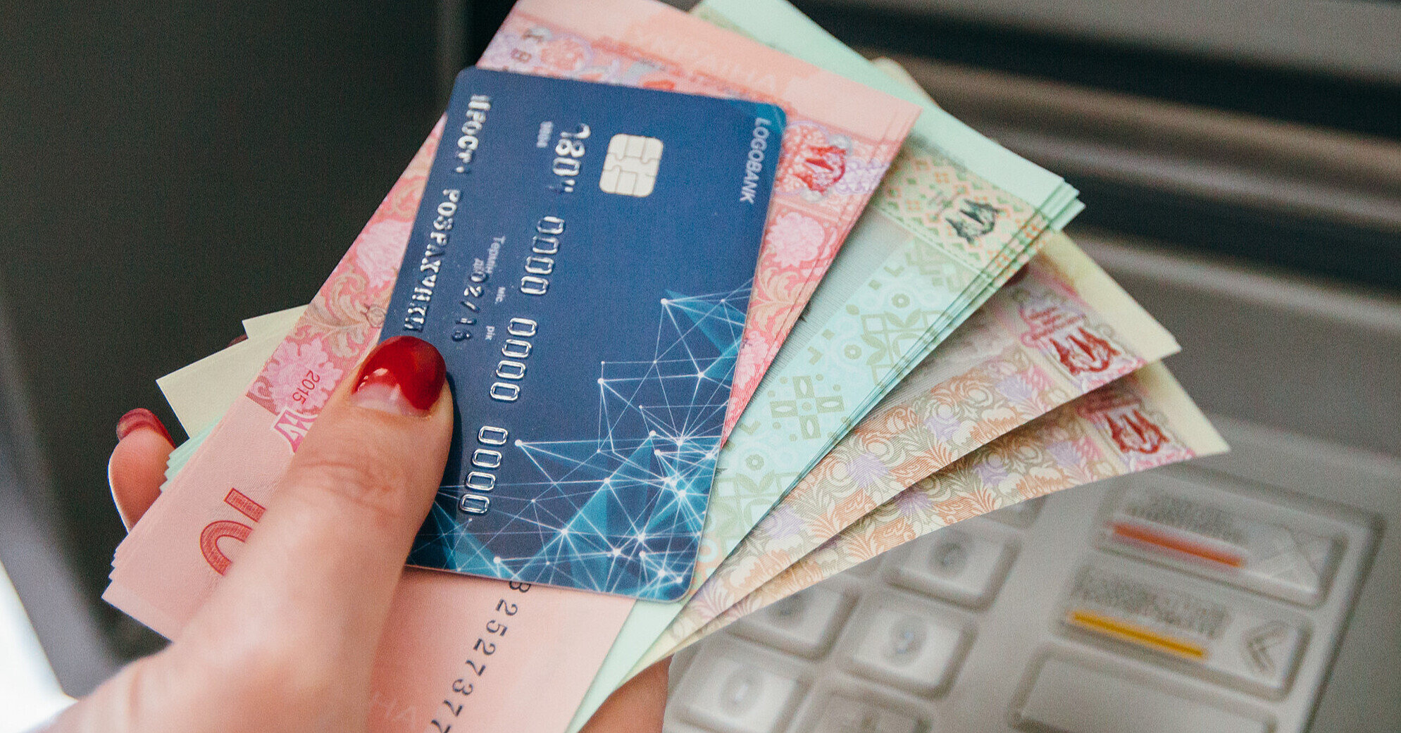 Кабмін посилить контроль за благодійними зборами після скандалу з Гусаковим