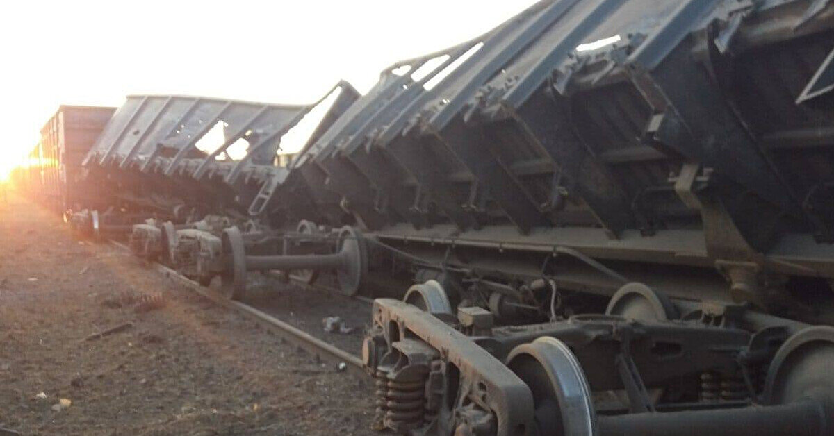 Унаслідок нічної атаки Києва пошкоджено залізничні вагони із зерном