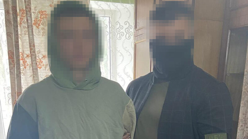 Юнак намагався у Києві підірвати військового, заманивши його на “побачення з дівчиною” – СБУ