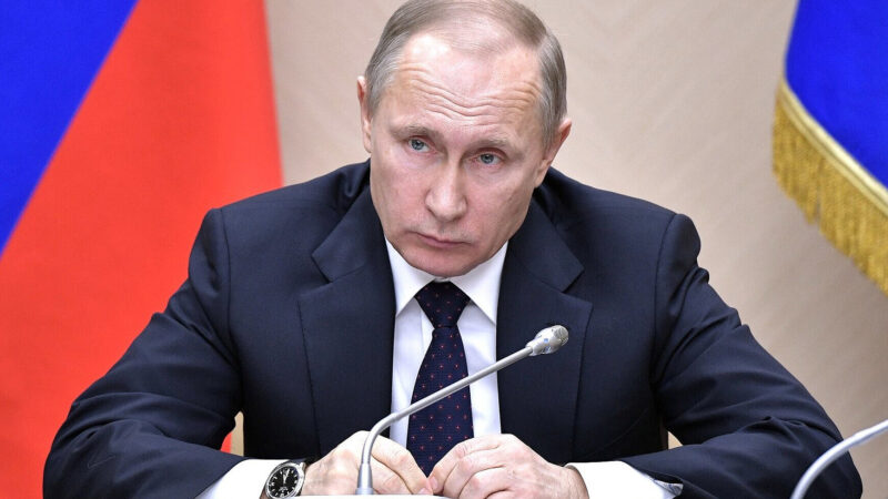 Путін анонсував скорочення оборонних витрат