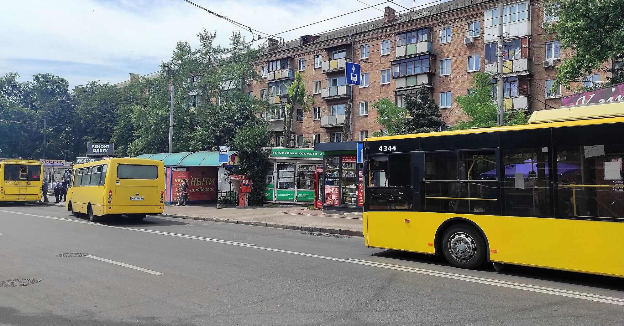 У Києві після обстрілу РФ громадський транспорт курсує зі змінами