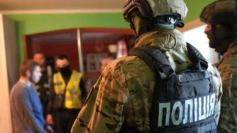 Нацполіція проводить масштабні рейди проти нелегальної зброї