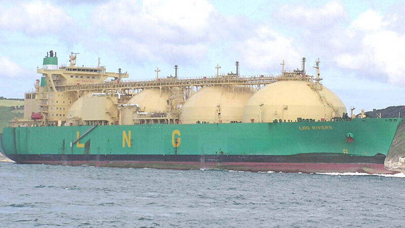 РФ намагається відновити постачання зрідженого газу, незважаючи на санкції – Bloomberg