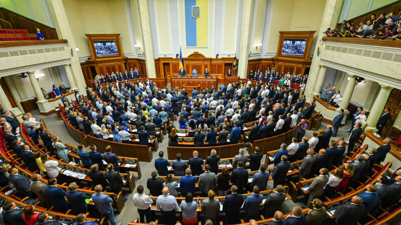 Рада планує підвищити відповідальність посадовців за недостовірні дані у деклараціях
