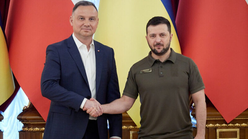 Зеленський нагородив президента Польщі орденом Свободи