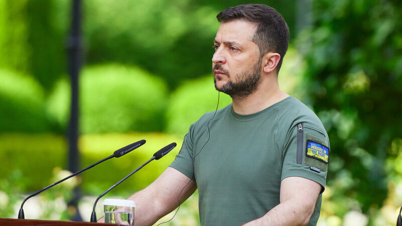 Зеленський відповів Трампу на слова про впертість у переговорах