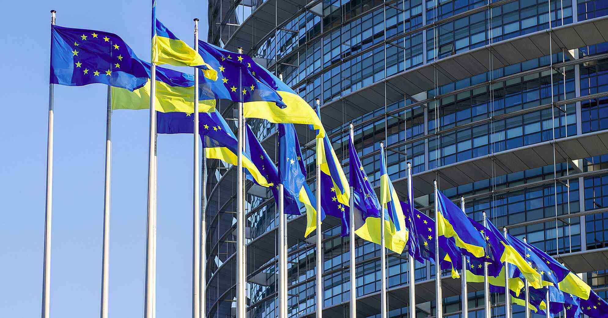 Усі лідери ЄС, окрім Орбана, виступили за зближення з Україною та звернулися до ЄК
