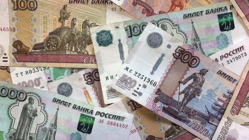 Зміцнення рубля “з’їдає” прибуток РФ від продажу нафти – Bloomberg