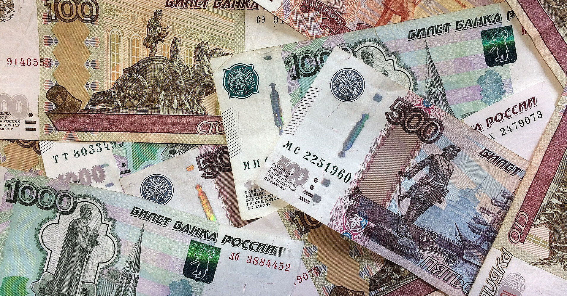 Зміцнення рубля “з’їдає” прибуток РФ від продажу нафти – Bloomberg