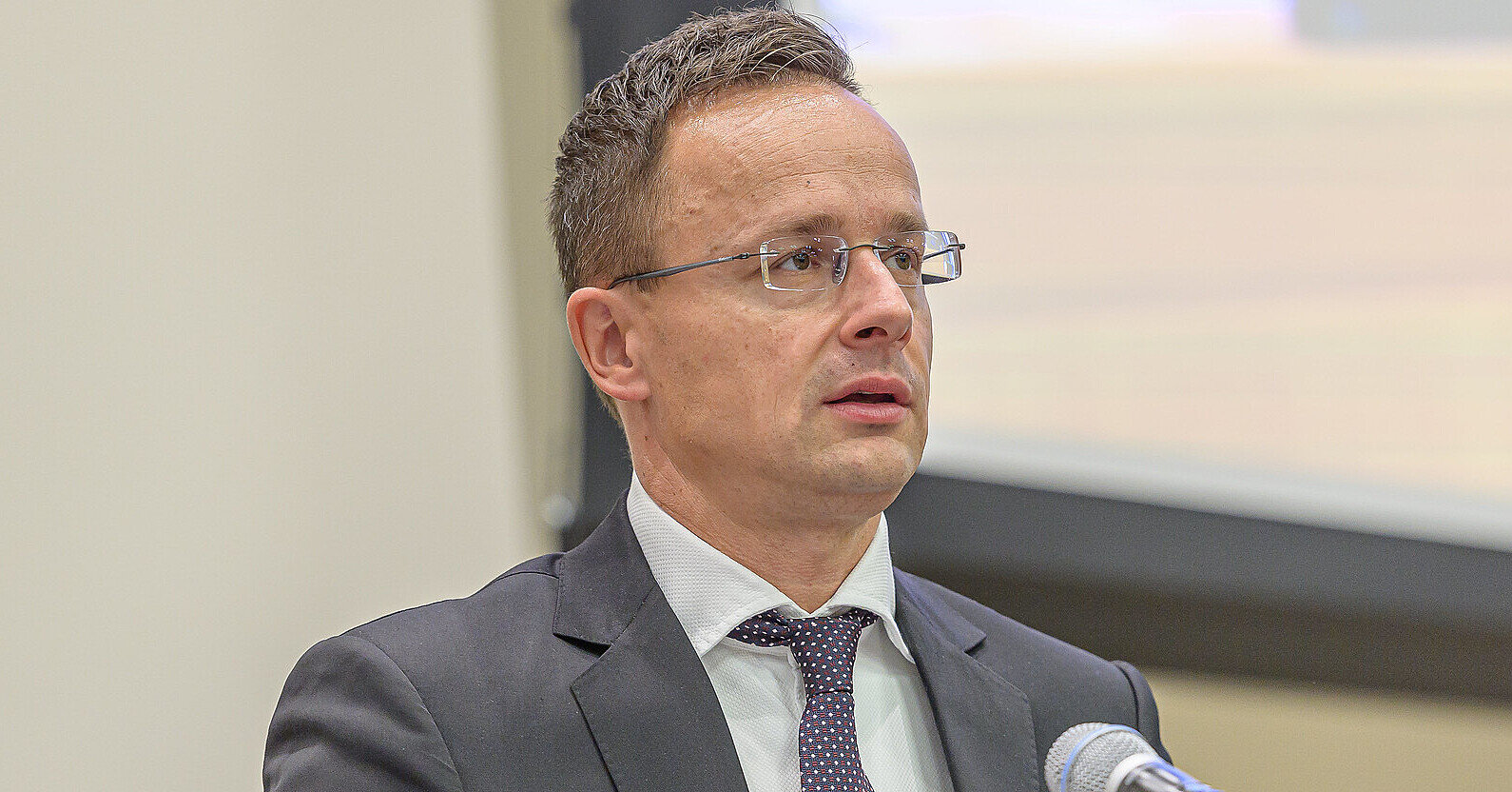Угорщина і Словаччина заблокували новий пакет санкцій проти РФ – Сійярто