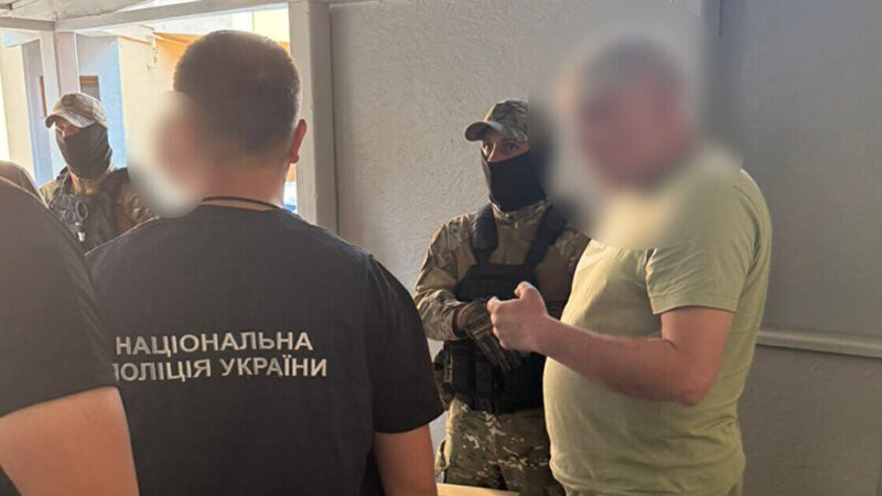 На Кіровоградщині викрили групу злочинців, які “допомагали” за хабарі уникати мобілізації