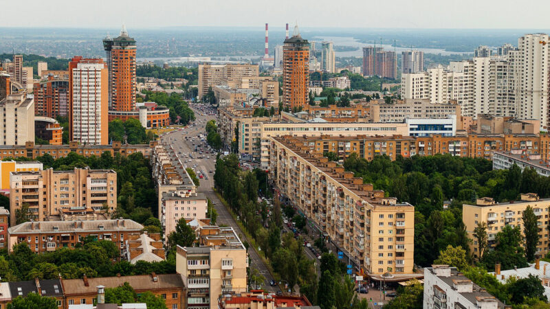 У Києві погіршилося повітря через обстріл: проблемні райони