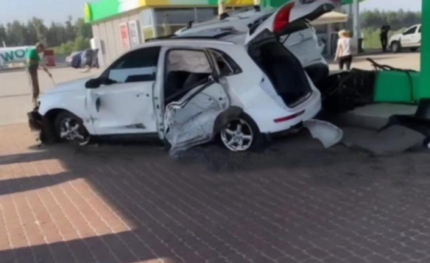 У Кам’янському п’яна водійка Audi в’їхала в Nissan на АЗС: кермувальниці повідомили про підозру