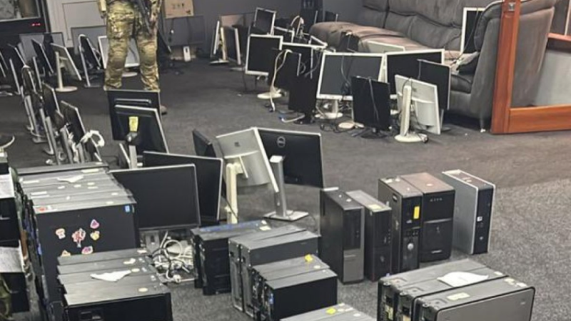 Створили мережу фіктивних фінансових сервісів: на Дніпропетровщині викрито діяльність «офісників»