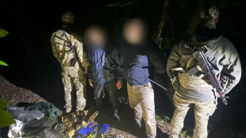 Двоє мешканців Дніпропетровщини намагались уплав втекти за кордон