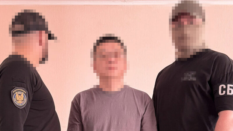 СБУ затримала громадян Китаю, які намагалися викрасти секретну документацію “Нептунів”