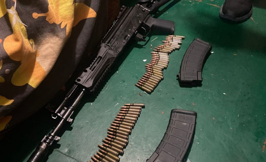 У Кам’янському районі чоловік незаконно зберігав арсенал зброї: справу передано до суду