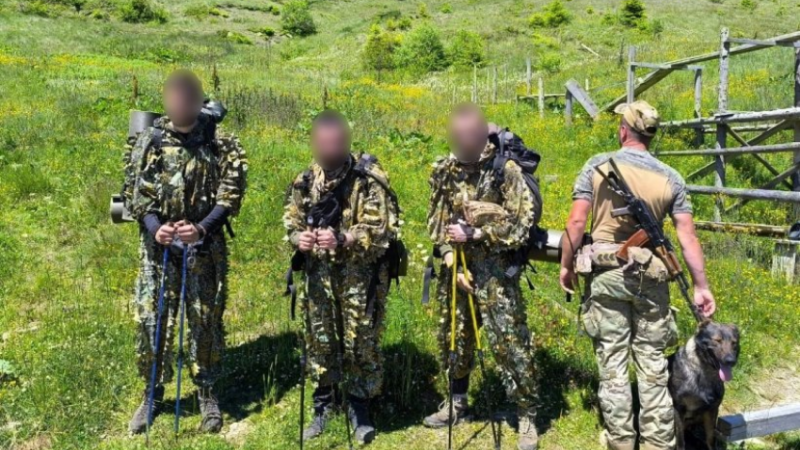 В Карпатах службовий пес допоміг затримати втікачів з Дніпропетровщини