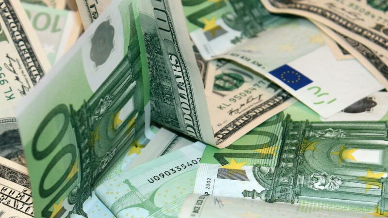 Українці збільшили купівлю іноземної валюти в банках – НБУ