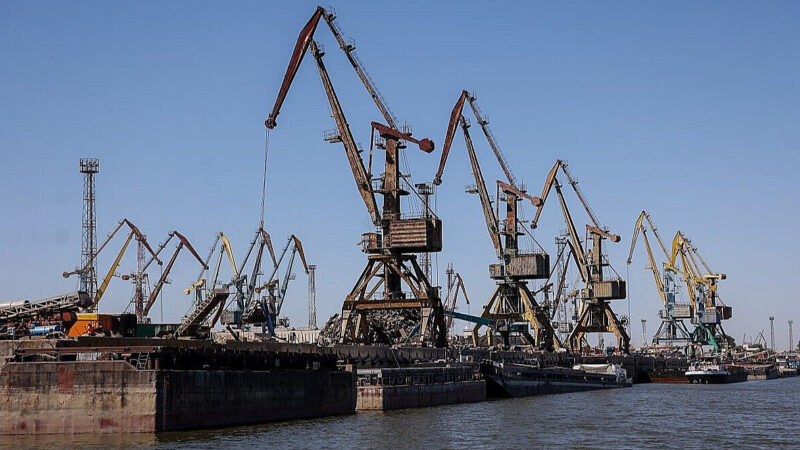 Окупанти вночі масовано атакували портову інфраструктуру Миколаєва