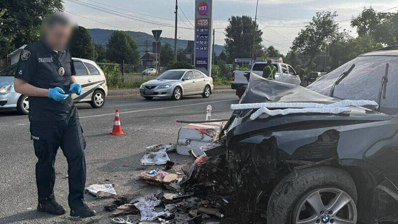На Закарпатті жінка врізалася у блокпост: загинув прикордонник