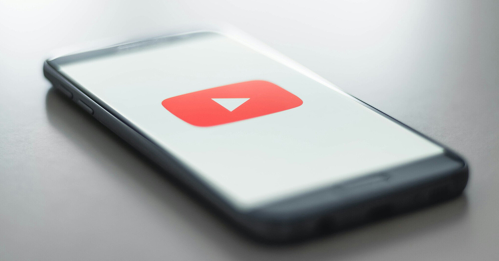 YouTube видалив тисячі каналів та акаунтів, пов’язаних із Китаєм та РФ