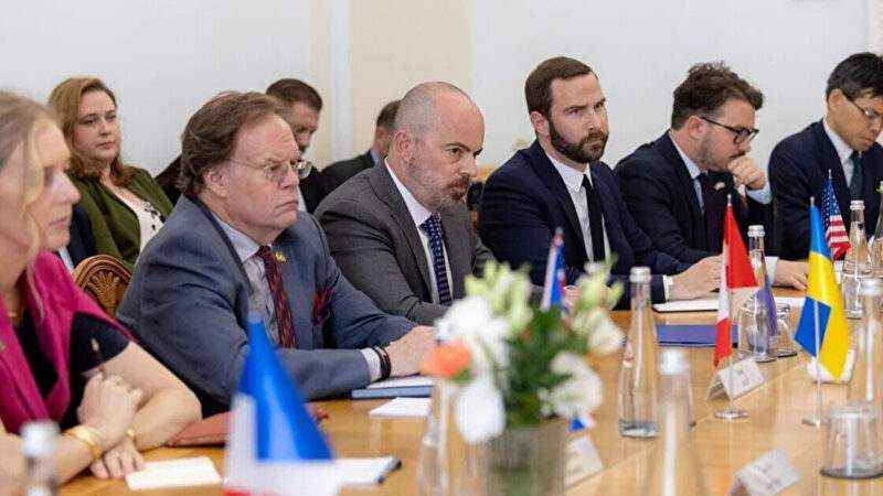 ОП зібрав послів G7 без телефонів, щоб відволікти від ухвалення закону про НАБУ – Железняк