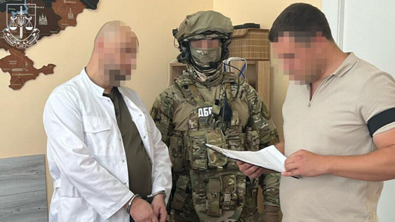 У Києві розкрили лікарів, які за гроші допомагали ухилянтам виїжджати за кордон
