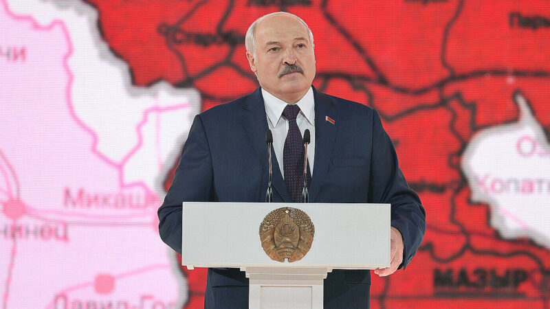 Лукашенко знову використовує мігрантів для тиску на ЄС – розвідка
