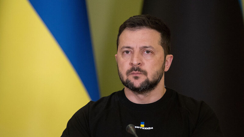 Зеленський доручив Кабміну наростити до 50% частку української зброї