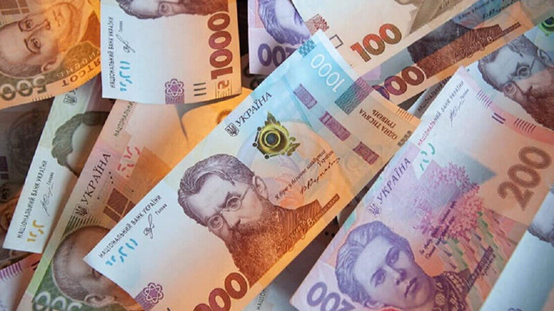 Реальні зарплати в Україні впали до довоєнного рівня через інфляцію
