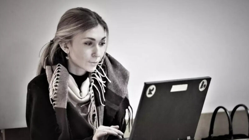 Нова експертиза виявила у журналістки Рощиною травму шиї та переломи кісток